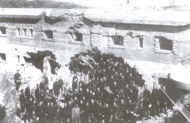 ▲ 1935년 만주 여순 지역을 관광하는 경농 학생들
