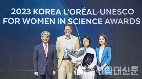 ▲ 제22회 한국 로레알-유네스코 여성과학자상 시상식에서 학술진흥상을 수상한 박현성 교수